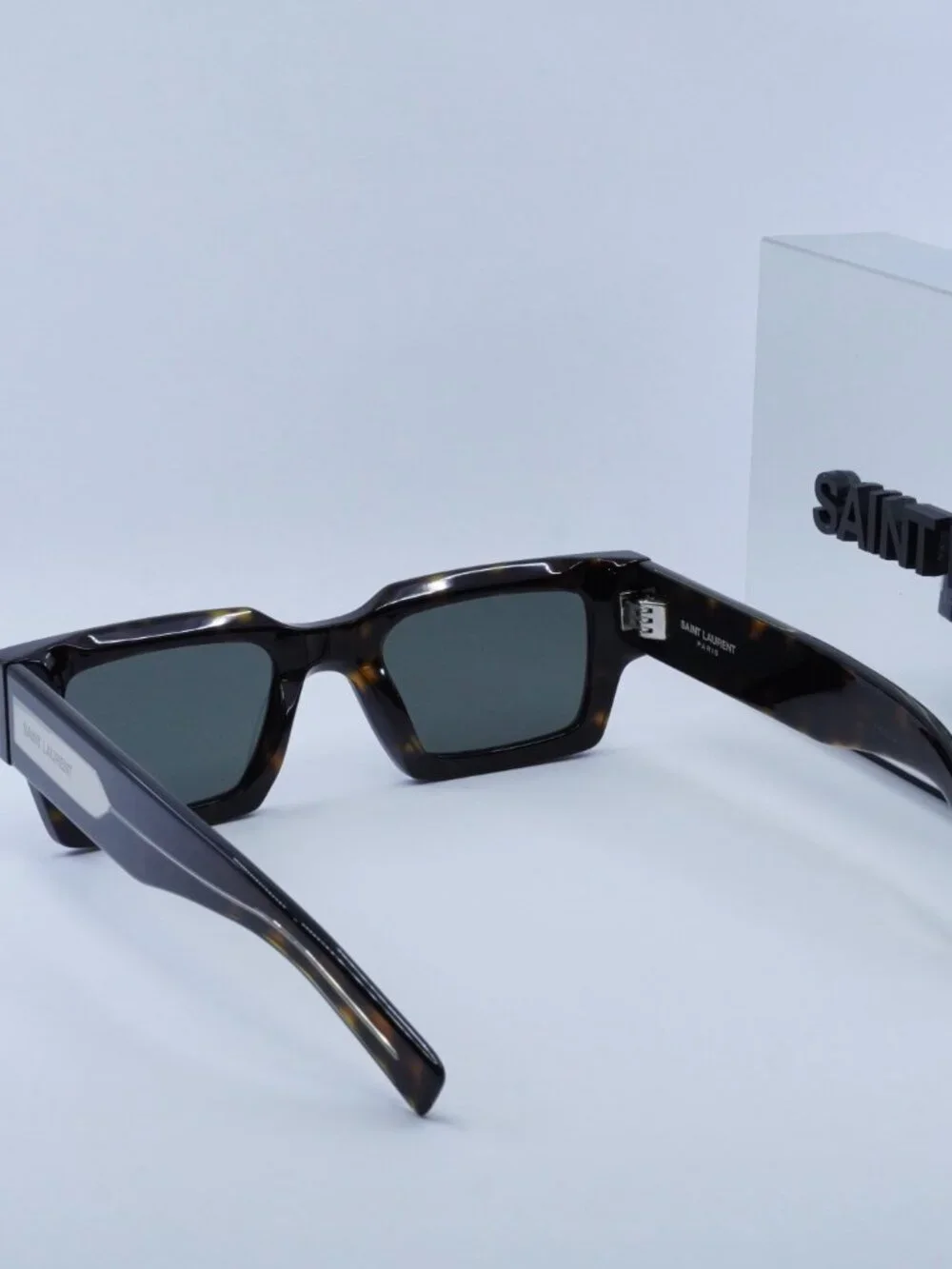 Saint Laurent model sl736